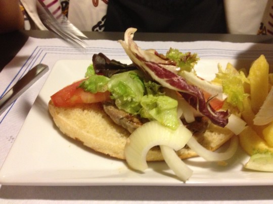 Carniceria Aramburu hamburguesa lost in pan. - foto dicky del hoyo