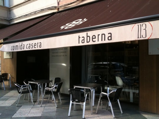 Fachada de Taberna 113, en Vitoria (foto: Cuchillo)