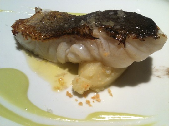 Bacalao con emulsión de perejil y patata limón (foto: Cuchillo)