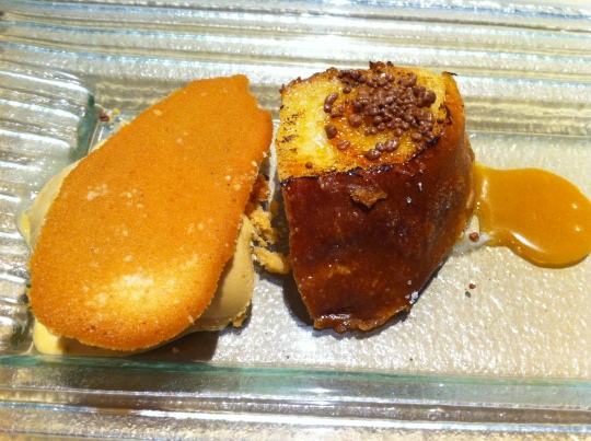 Torrija de naranja caramelizada, una gozada en Gaminiz (foto: Cuchillo)