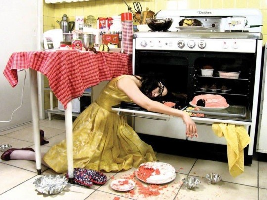 La mujer, en la cocina