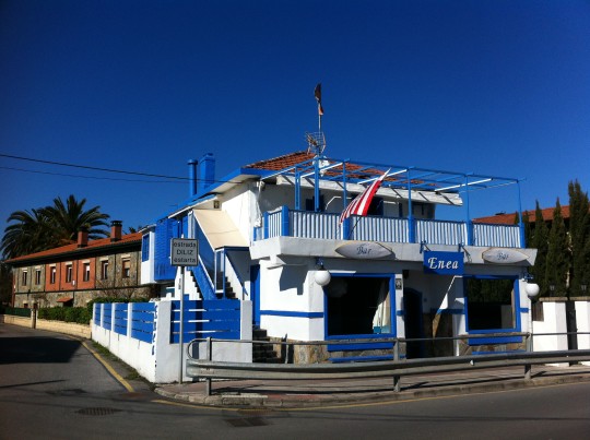 Fachada del bar Enea, en Aizkorri (foto: Cuchillo)