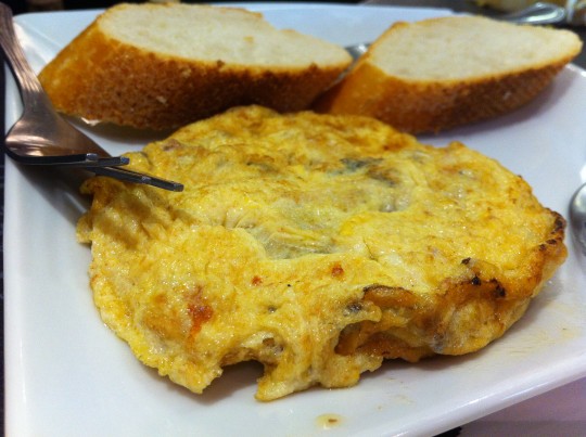 La inigualable tortilla de anchoas del bar Bergara (foto: Cuchillo)