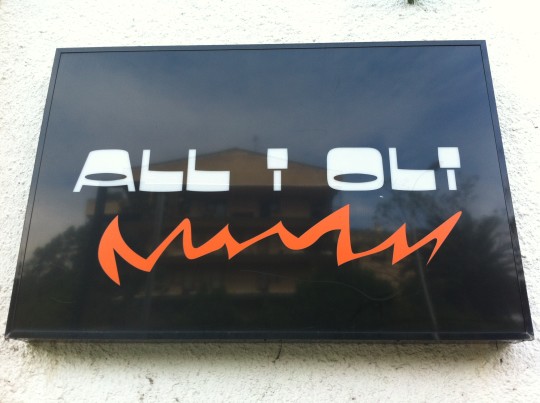 Letrero del restaurante All i Oli (foto: Cuchillo)