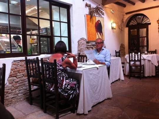 Cenando, en Arte de Cozina (foto: Cuchillo)