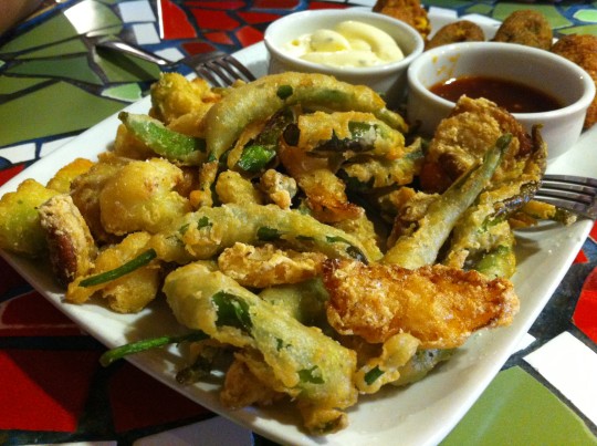 Guindillas en tempura crujiente, en Muga Taberna (foto: Cuchillo)