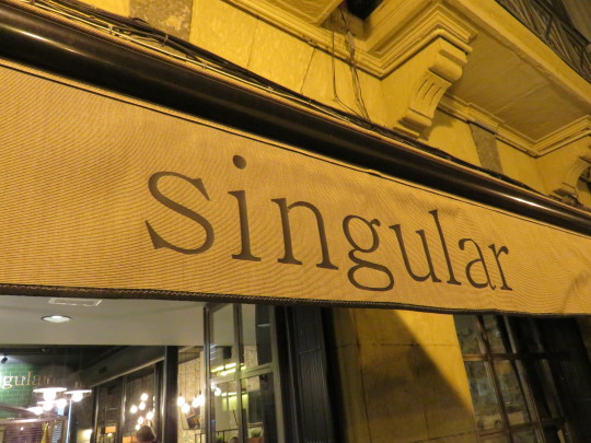 El toldo del Singular, ya tendido el manto de la noche sobre Bilbao (foto: Cuchillo)