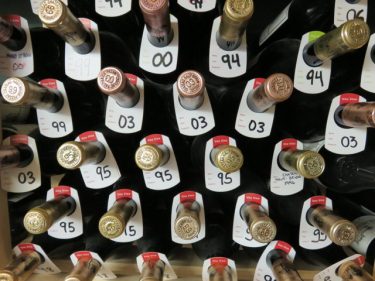 Botellas almacenadas en la bodega de Martín Berasategui (foto: Cuchillo)