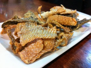 Piel de salmón, chips de Carpier (foto: Cuchillo)