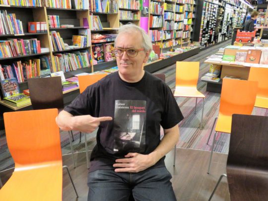 Xabier Gutiérrez, antes de presentar su último libro en Bilbao (foto: Cuchillo)