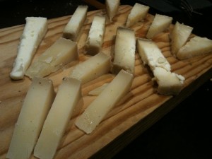 Media tabla de queso (f: Cuchillo)