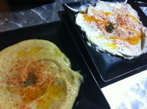 Hummus y queso especiado (foto: María Mora)