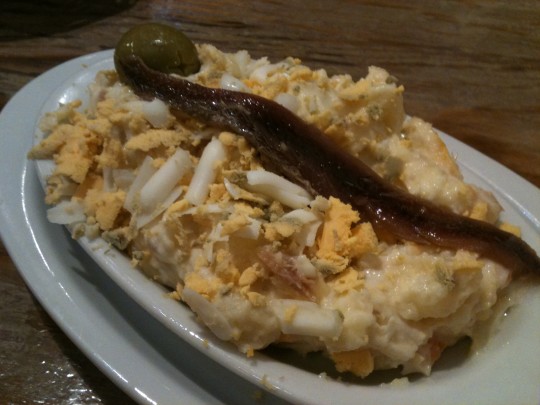 Pincho de ensaladilla rusa, de Bodega Donostiarra (foto: Cuchillo)