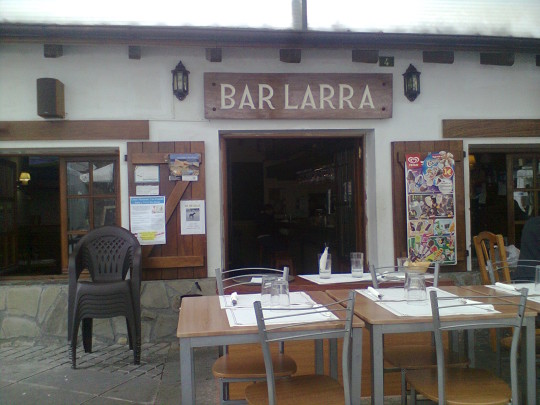 Fachada del Bar Larra (foto: OCE)