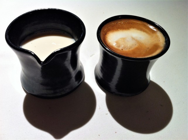 Leche y café, de verdad, en Mugaritz (foto: Cuchillo)