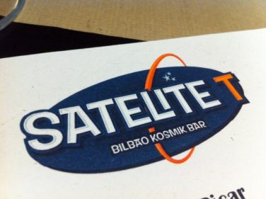 Logotipo de Satélite T, bar cósmico de Bilbao (foto: Cuchillo)