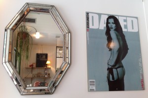 Espejo y Kate Moss, en Trimmer (foto: Cuchillo)