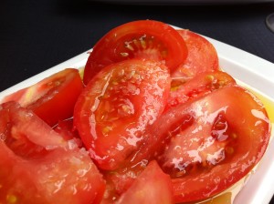Tomate, aceite y sal, en el Gure (foto: Cuchillo)