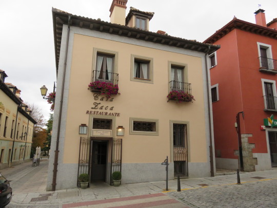 El remozado edificio de Casa Zaca en pleno Real Sitio de San Ildefonso (foto: Cuchillo)