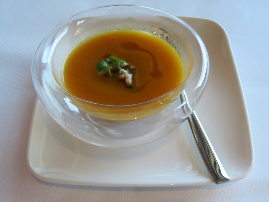 Crema de verdura con tartar de anchoa, de Kokarta (foto: Cuchillo)