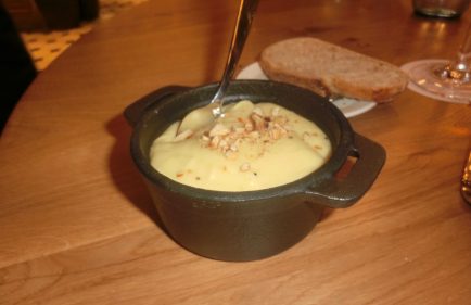 Crema mousseline de patatas, acompañamiento del medallón de buey en Maison Mélie (foto: Carmen Pineda)