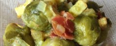 Coles de Bruselas con salteado de jamón y patata, por Zuriñe García (Recetas para una cuarentena #66)