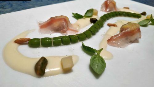 Pesto multiesférico con pistacho y anguila, en Disfrutar (foto: Cuchillo)