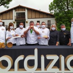 Jakitea corta el nuevo Idiazabal, queso de oveja latxa con 126 productores