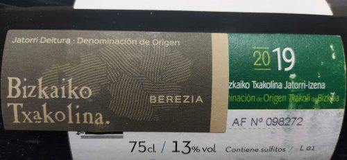 Nuevo etiquetado del txakoli de Bizkaia (foto: Cuchillo)