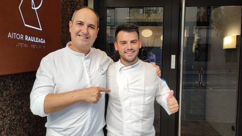 Aitor Rauleaga con Kerman Bilbao, su segundo de cocina (foto: Cuchillo)